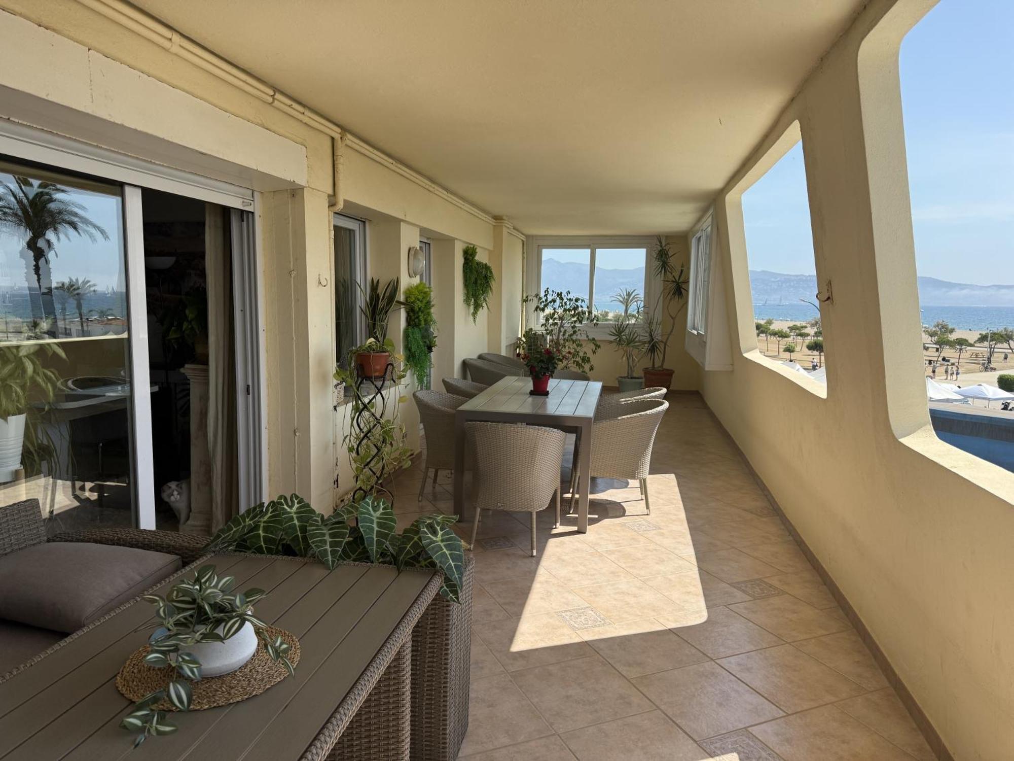 3Apartamento De Tres Habitaciones Empuriabrava Exterior photo